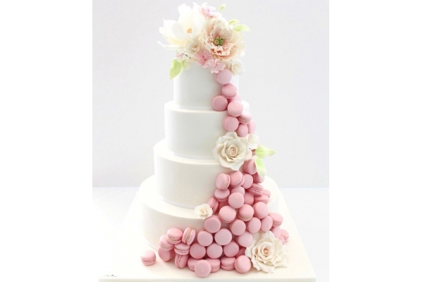 Свадебный торт украшение макарунами